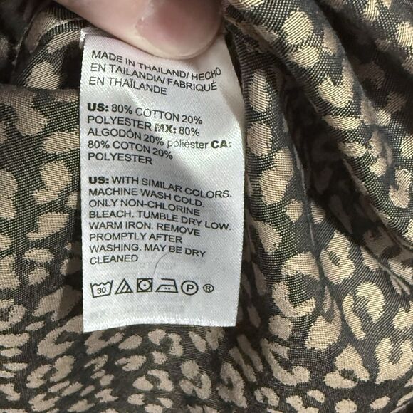 Chico's No Iron Button Leopard Print Button Up Shirt Blouse Size 2 US 12/14 - Picture 9 of 9